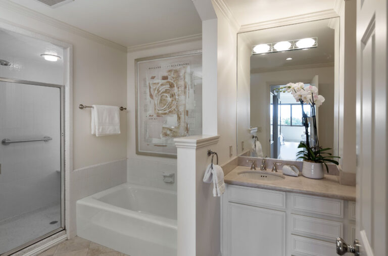 Main Bathroom (1)